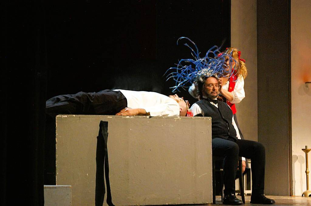 Sabato 31 ottobre con un mostro di simpatia: a Piovene Rocchette “Il colpo gobbo del dr. Frankenstin” di Nautilus Cantiere Teatrale