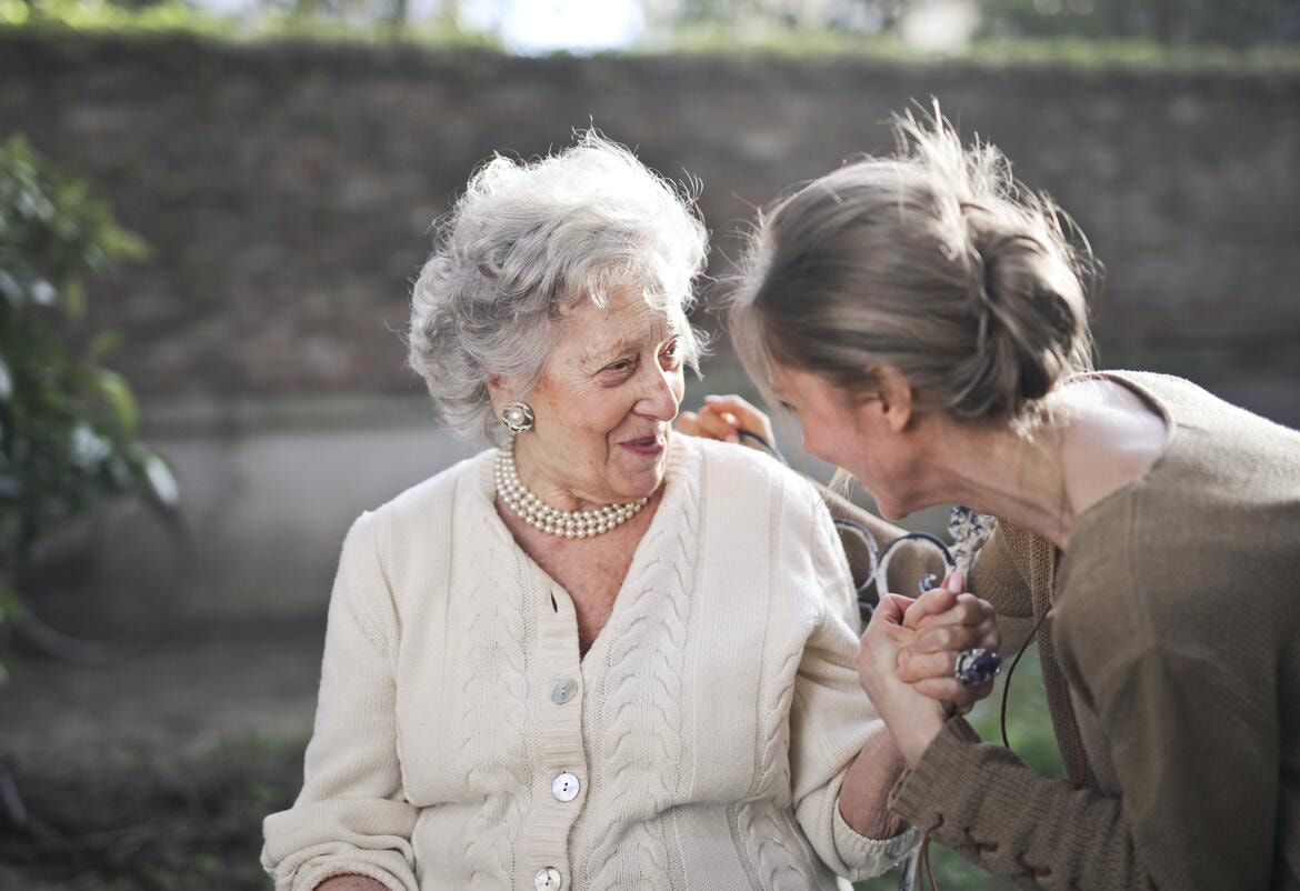 Persona anziana e caregiver