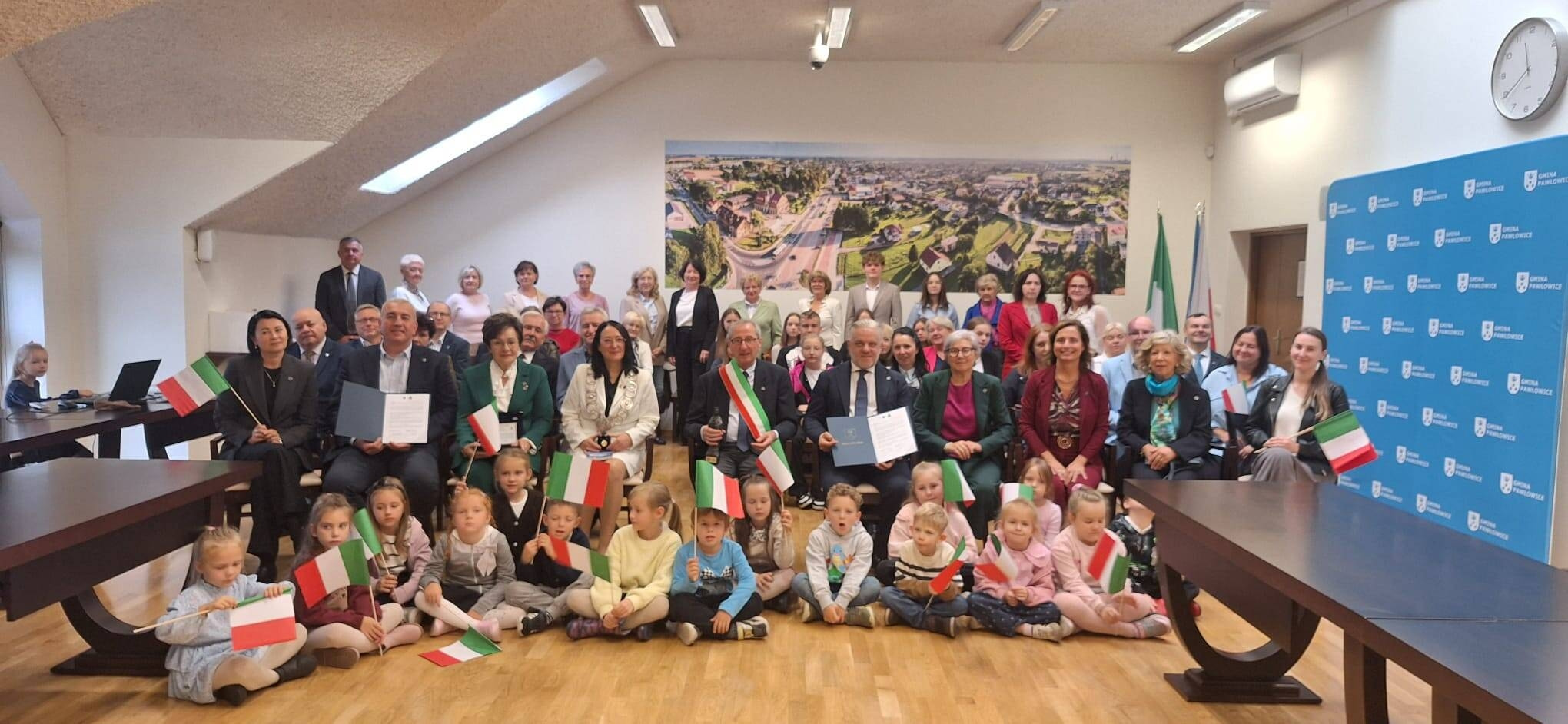 Foto di gruppo della delegazione italiana e di quella polacca
