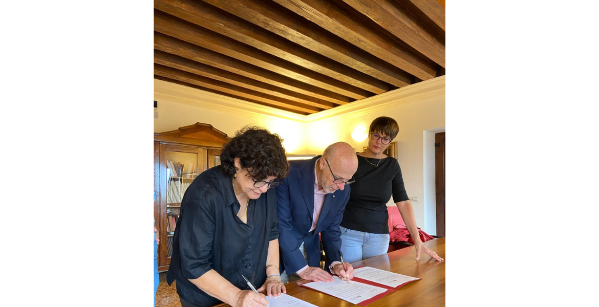 La firma dell'accordo tra la Biblioteca Bertoliana e la Fondazione Roi del 28 luglio 2025