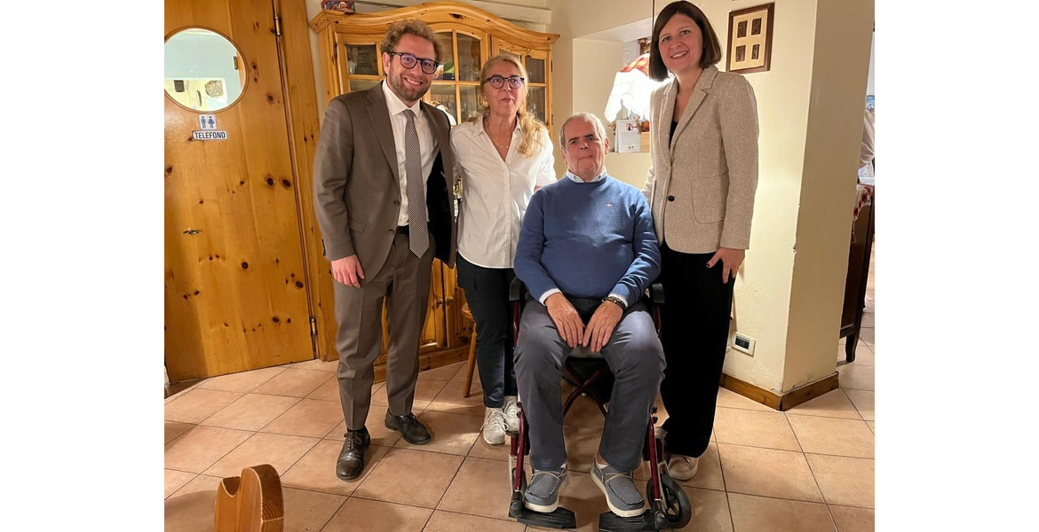 Il sindaco Possamai saluta Silvia e Daniele della Trattoria Ponte delle Bele