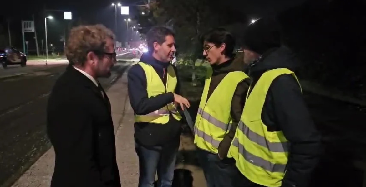 Viale Cricoli, sopralluogo del sindaco Possamai e dell'assessore Spiller al cantiere atteso da anni In corso l'asfaltatura notturna
