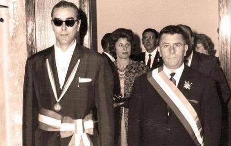 ANNO 1963: IL SINDACO MARCHI (A SX) E IL SINDACO TALAMONI (A DX) DOPO AVER SIGLATO IL GEMELLAGGIO FRA ROSIGNANO E CHAMPIGNY 