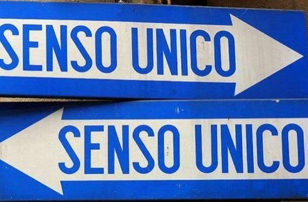 CARTELLI DI SENSO UNICO