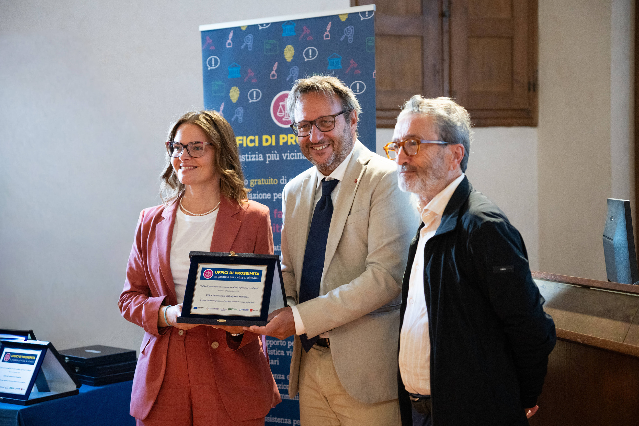 L'ASSESSORE REGIONALE LENZI CON SUSY CANTINI (A SX) E IL VICESINDACO MARIO SETTINO (A DX)