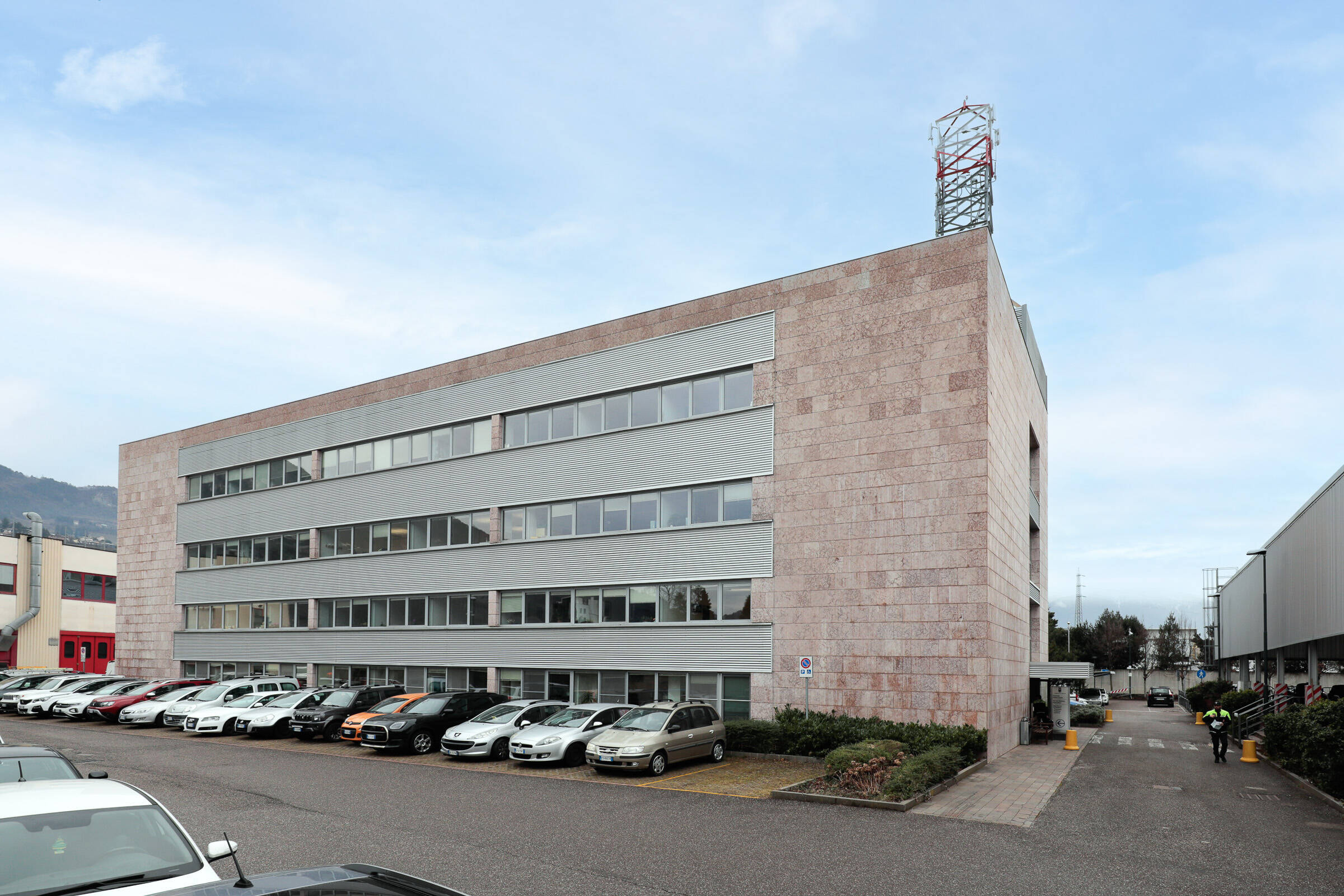Palazzina uffici comunali via Maccani