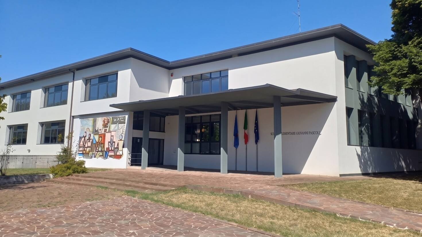 Scuola pascoli ingresso principale