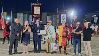 Foto del momento istituzionale di saluto e di rinnovo del gemellaggio ventennale con scambio di doni tra il Sindaco di Lanciano e il Sindaco di Visegrad
