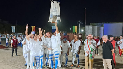 La gioia e l'esultanza dei componenti del quartiere Civitanova, vincitori della Tenzone dei quartieri 2026
