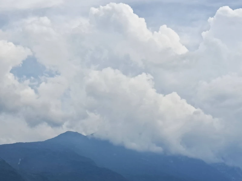 Meteo: lunedì sono attesi rovesci e temporali Meteo: lunedì sono attesi rovesci e temporali