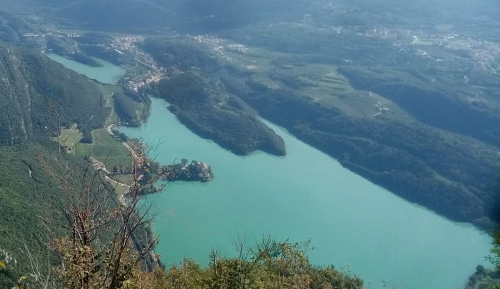 Senso unico alternato sulla SS 45 bis Gardesana Occidentale nei pressi del lago di Toblino