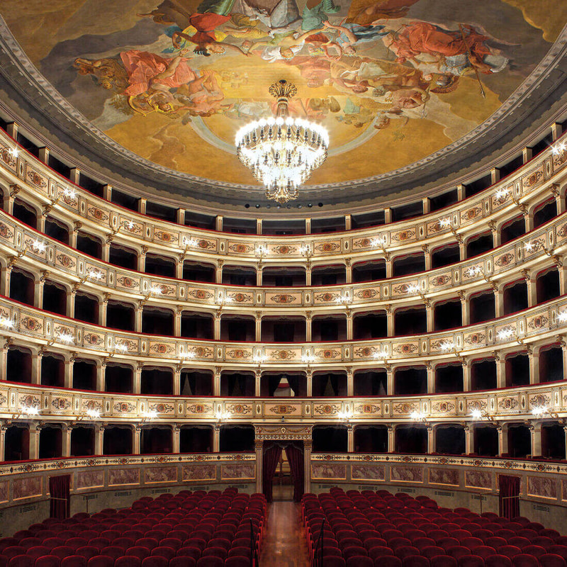 Interno del Teatro, platea e palchi 