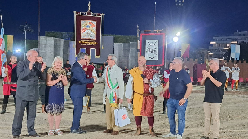 Foto del momento istituzionale di saluto e di scambio di doni tra il Sindaco di Lanciano e il Sindaco di Visegrad