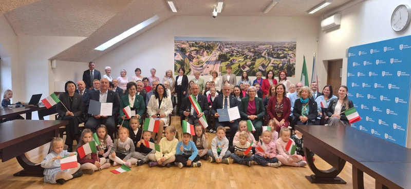 Foto di gruppo della delegazione italiana e di quella polacca