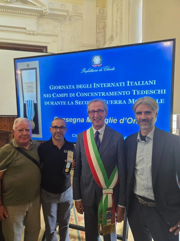 Il Sindaco Paolini con familiari e amici di Renato Sigismondi