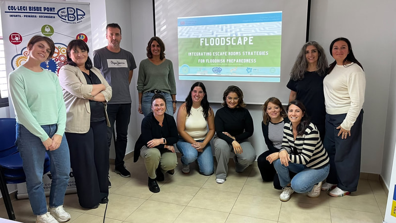 Gruppo di ragazzi e ragazze che hanno partecipato al progetto Floodscape in spagna 