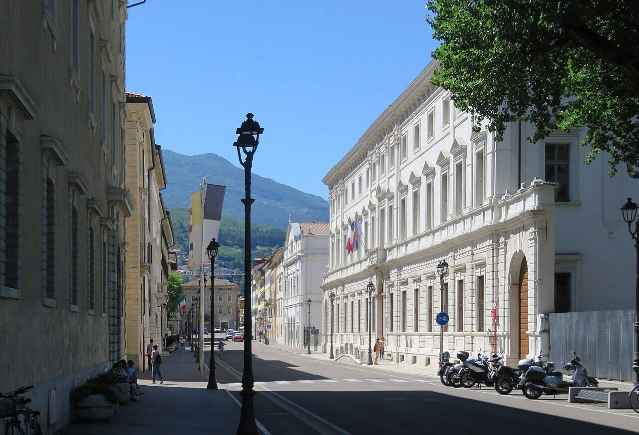 Corso Bettini vista Palazzo Piomarta
