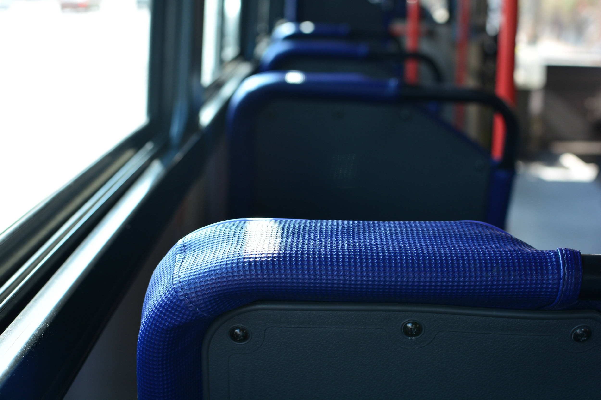 Posti autobus allineati